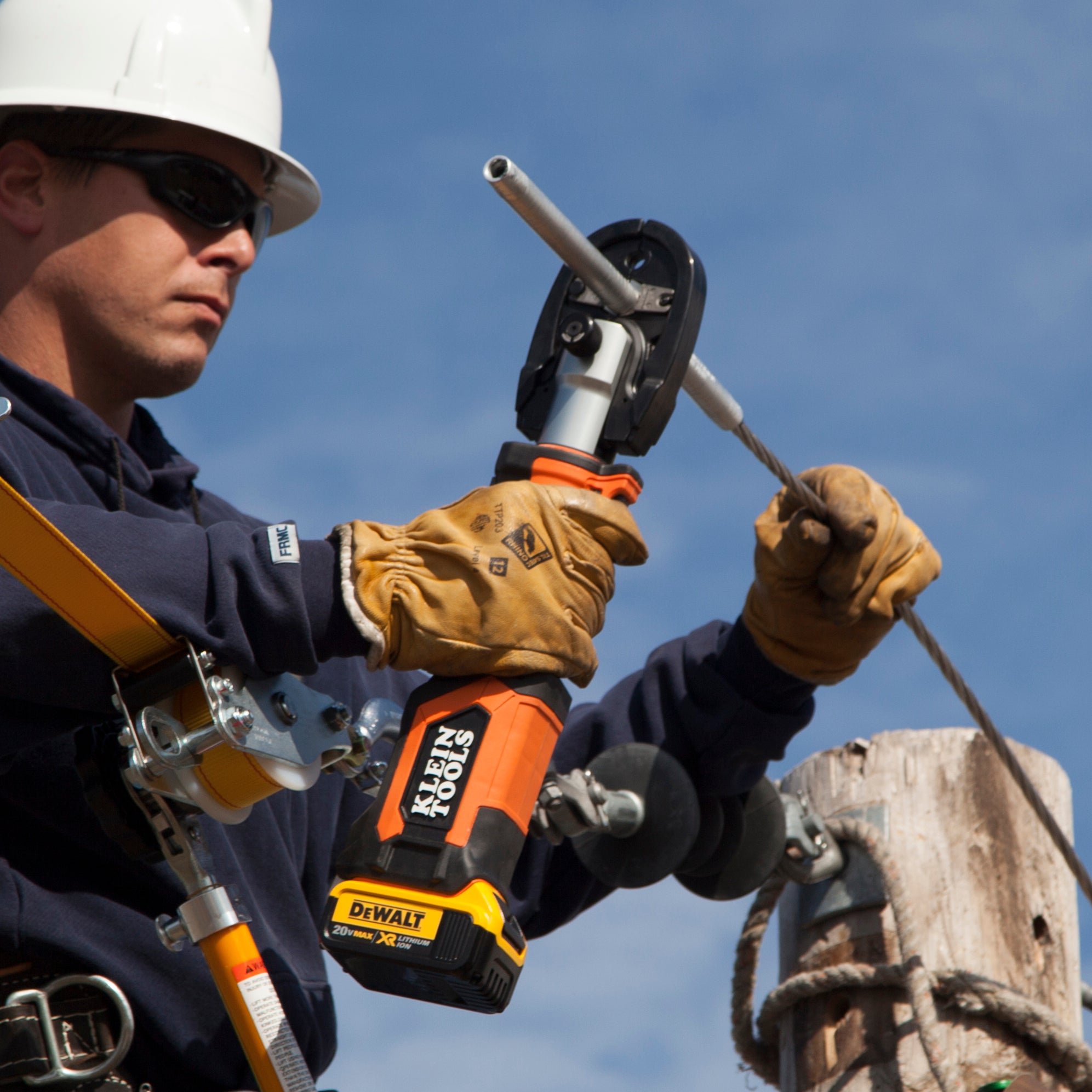 Klein Tools BAT207T24H Battery-Operated Cable Crimper, D3 Groove, 4 Ah Online now